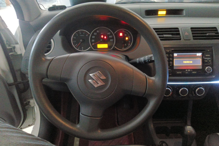 Suzuki Swift 2015 car image #11