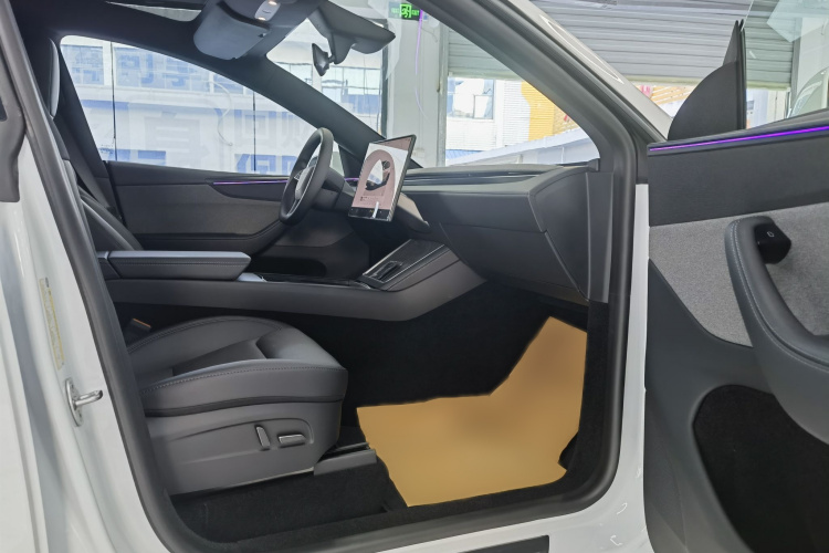 Tesla Model Y car image #11