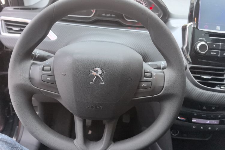 Peugeot 2008 2014 car image #11