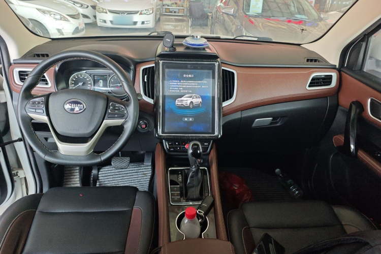 SWM X7 2017 #11 SWM X7 2017 изображение автомобиля #11