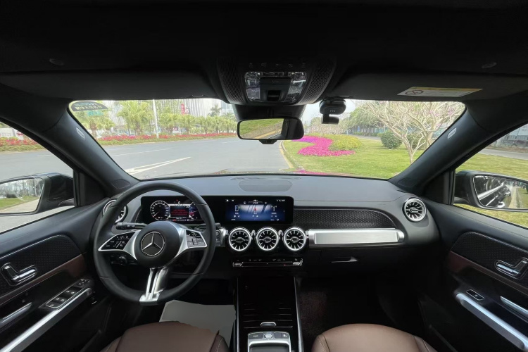 Mercedes-Benz GLB Class 2025 #11 Mercedes-Benz GLB Class 2025 immagine di auto #11