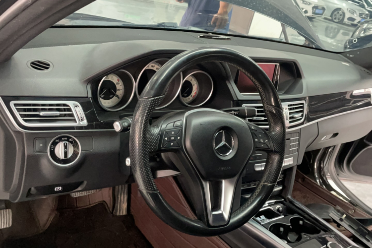 Mercedes-Benz E Class 2015 car image #11