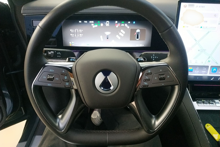 Denza Z9 2024 car image #11