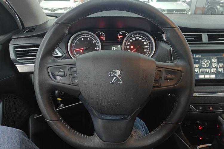 Peugeot 408 2015 #11 Peugeot 408 2015 car image #11