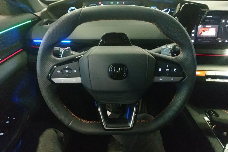 Changan UNI-V 2024 car image #11