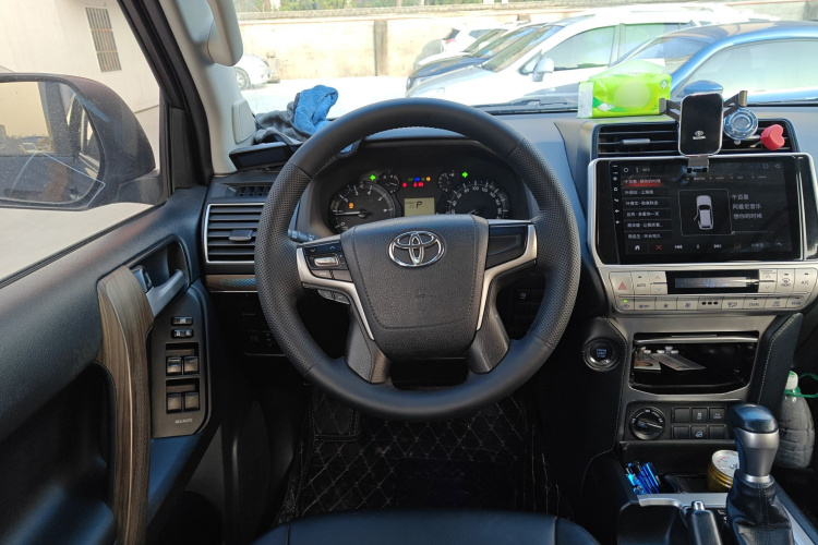 Toyota Land Cruiser Prado 2018 #11 Toyota Land Cruiser Prado 2018 car image #11