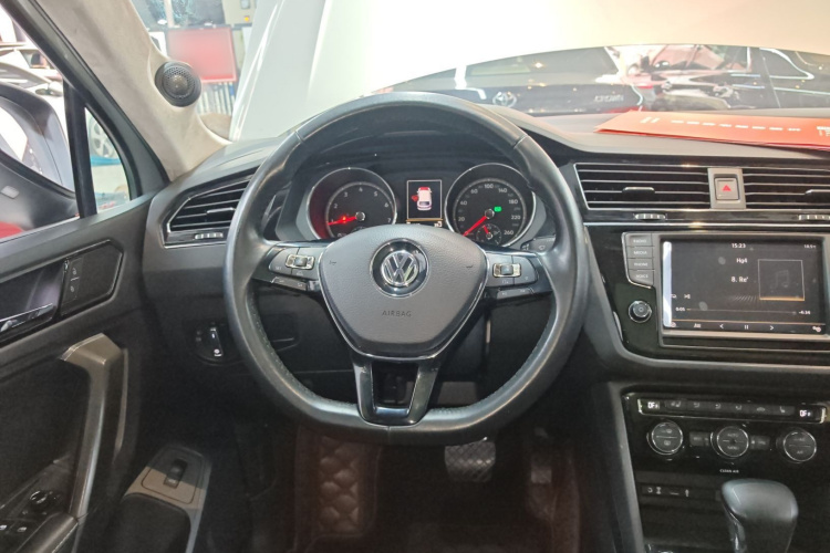Volkswagen Tiguan L 2018 car image #11
