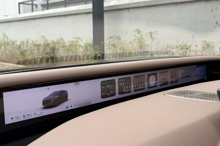 Avatr 07 2024 car image #11