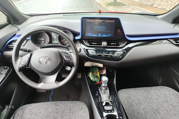 Toyota C-HR 2019 #11 Toyota C-HR 2019 car image #11