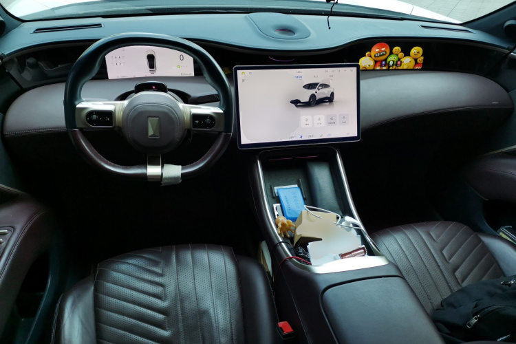 Avatr 11 2023 imagen de coche #11