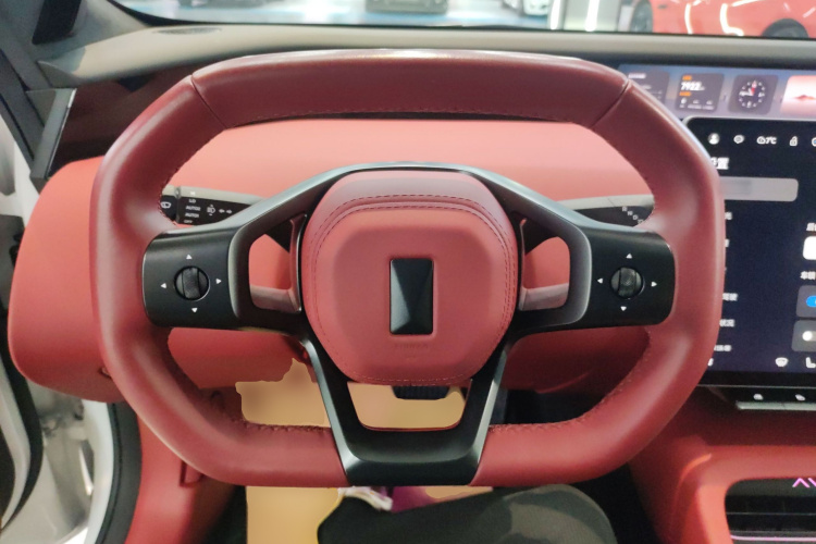 Avatr 12 2025 car image #11