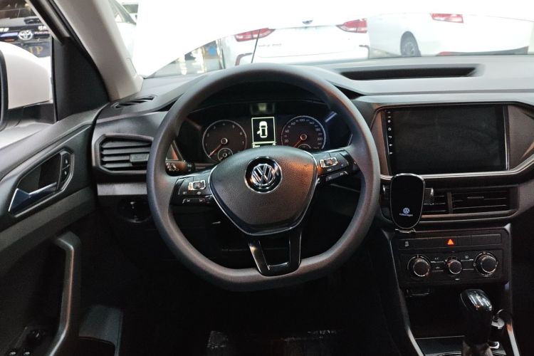 Volkswagen T-Cross 2020 #11 Volkswagen T-Cross 2020 car image #11