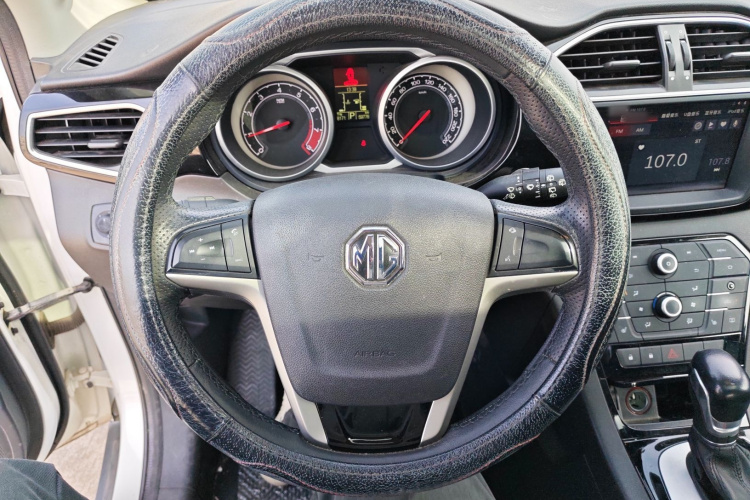 MG GS 2015 car image #11