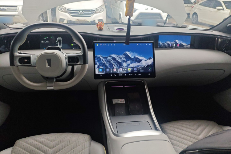 Avatr 11 2023 #11 Avatr 11 2023 car image #11