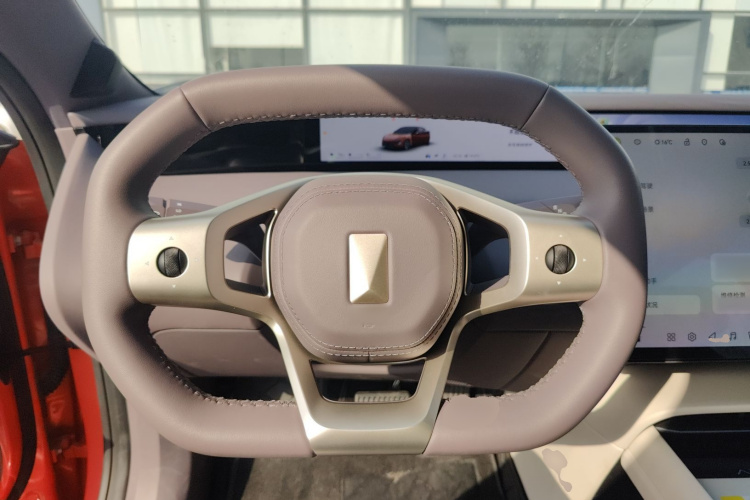 Avatr 06 2025 car image #11