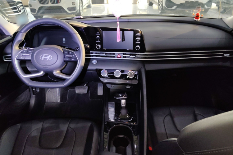 Hyundai Elantra 2024 car image #11