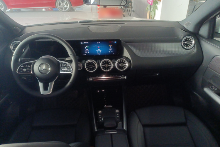 Mercedes-Benz GLA Class 2023 immagine di auto #11