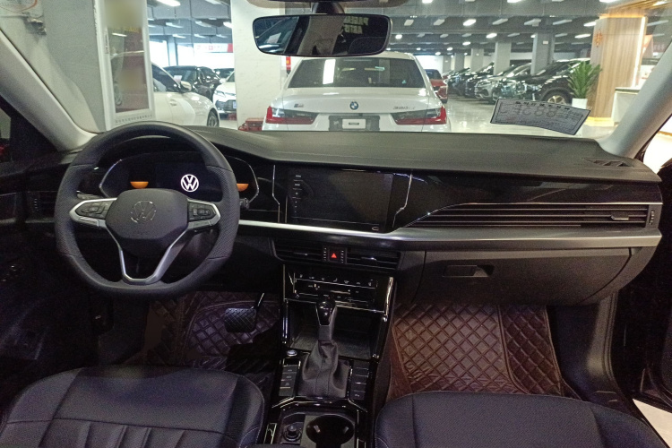 Volkswagen Passat 2025 immagine di auto #11