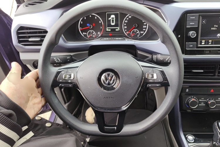 Volkswagen T-Cross 2020 car image #11