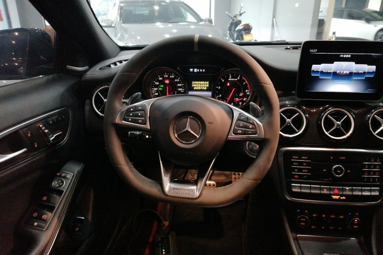 Mercedes-Benz GLA AMG 2018 car image #11