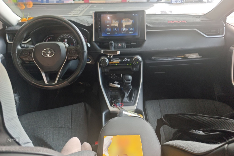 Toyota RAV4 2019 car image #11