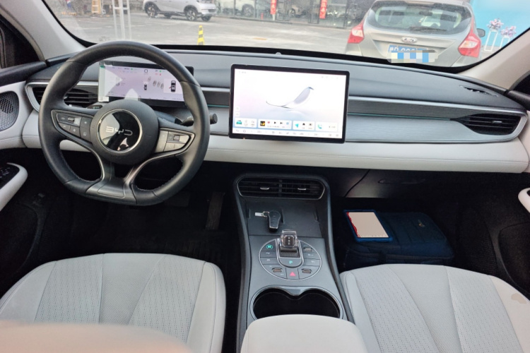 BYD Seal 05 DM-i 2025 #11 BYD Seal 05 DM-i 2025 immagine di auto #11