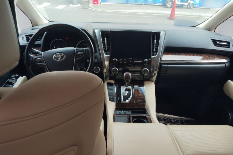 Toyota Alphard 2021 car image #11
