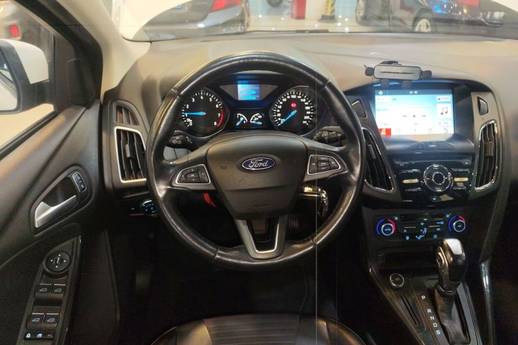 Ford Focus 2017 car image #11