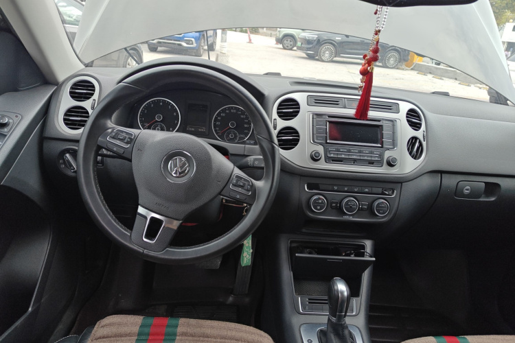 Volkswagen Tiguan 2016 car image #11