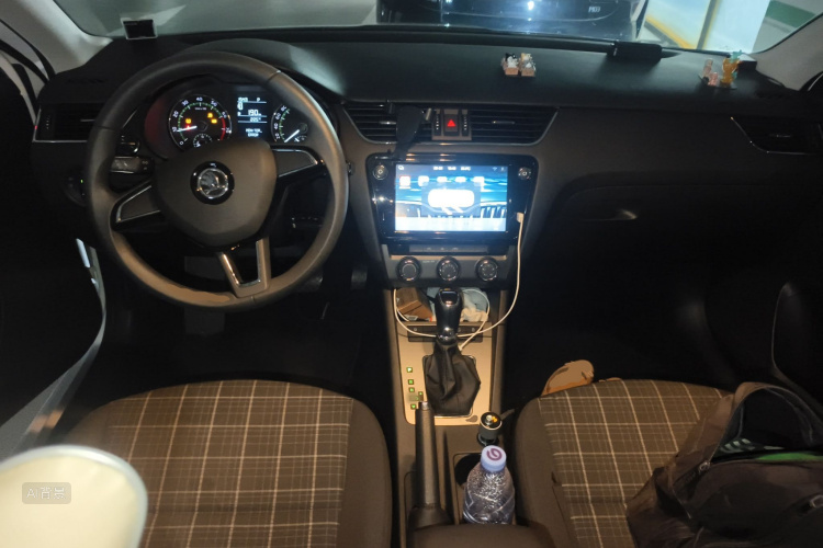 Skoda Octavia 2017 car image #11