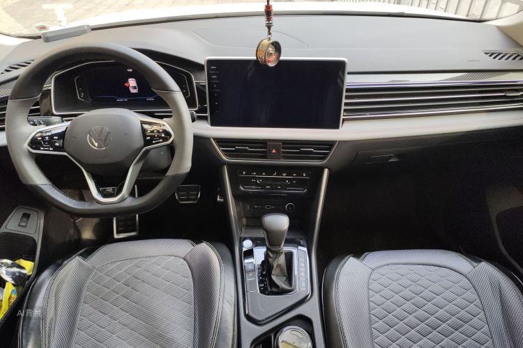 Volkswagen Tiguan X 2022 car image #11