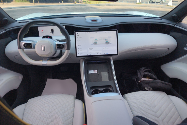 Avatr 11 2024 car image #11