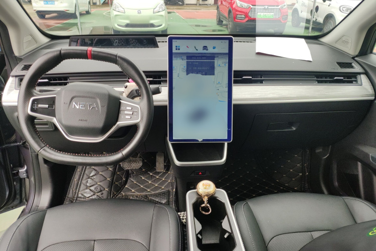 哪吒汽车 哪吒V 2023 汽车图片 #11