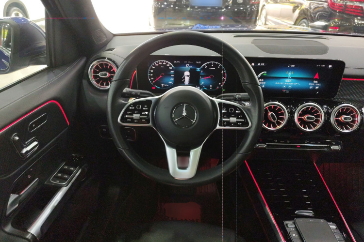 Mercedes-Benz GLB Class 2020 car image #11