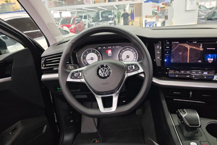 Volkswagen Touareg 2020 immagine di auto #11