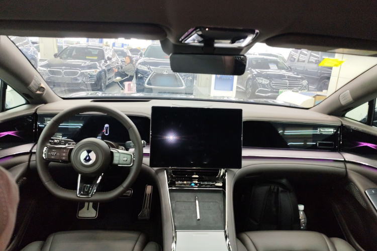 Denza Z9 2024 car image #11