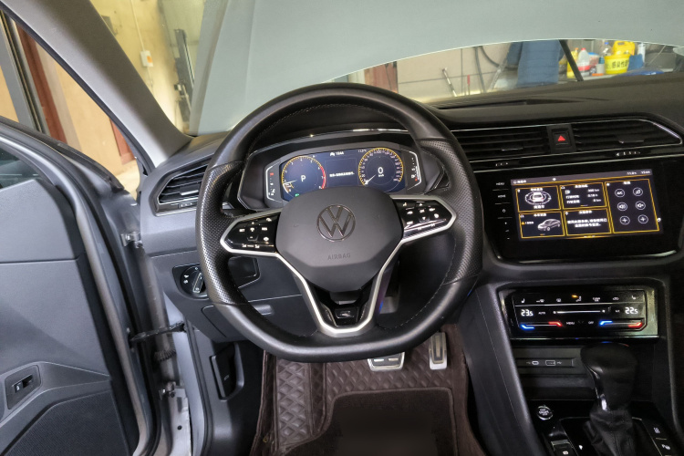 Volkswagen Tiguan X 2021 immagine di auto #11
