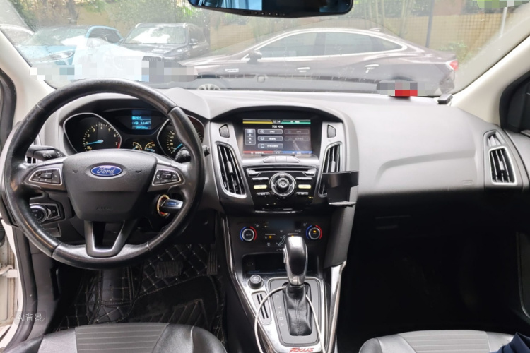 Ford Focus 2015 car image #11