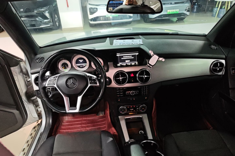 Mercedes-Benz GLK Class 2016 car image #11