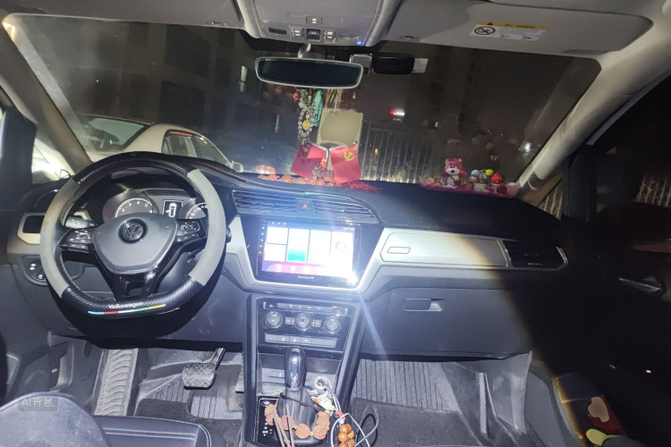 Volkswagen Touran 2020 car image #11