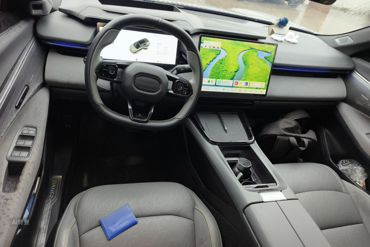 Lynk & Co 08 EM-P 2024 car image #11