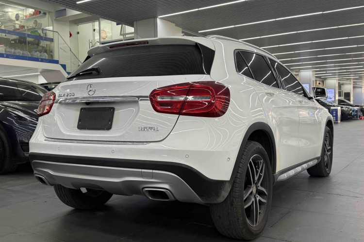 Mercedes-Benz GLA Class 2015 immagine di auto #11