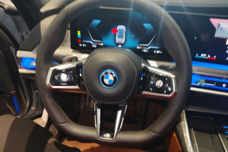BMW i7 2025 изображение автомобиля #11