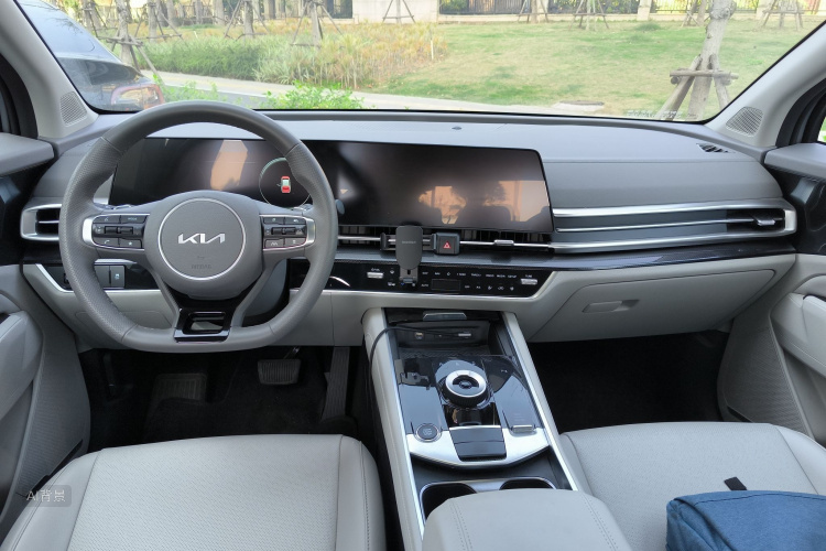 Kia Sportage 2025 immagine di auto #11