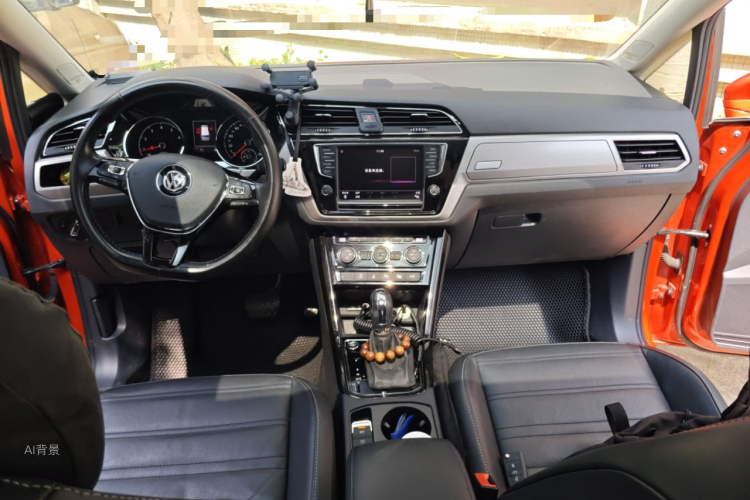 Volkswagen Touran 2020 car image #11