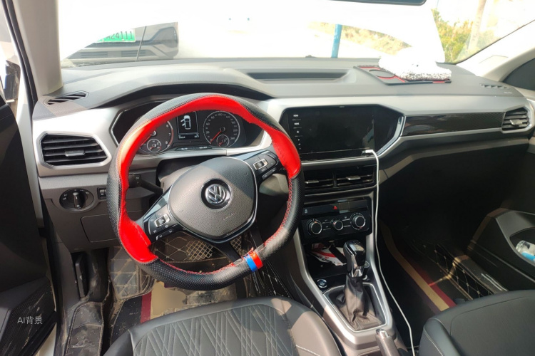 Volkswagen T-Cross 2020 #11 Volkswagen T-Cross 2020 car image #11