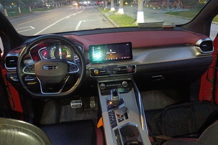 GEELY Coolray 2019 car image #11