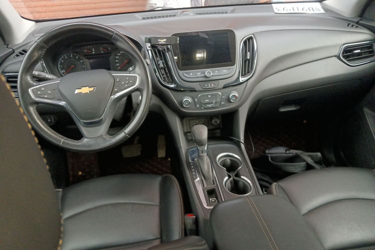 Chevrolet Equinox 2022 car image #11