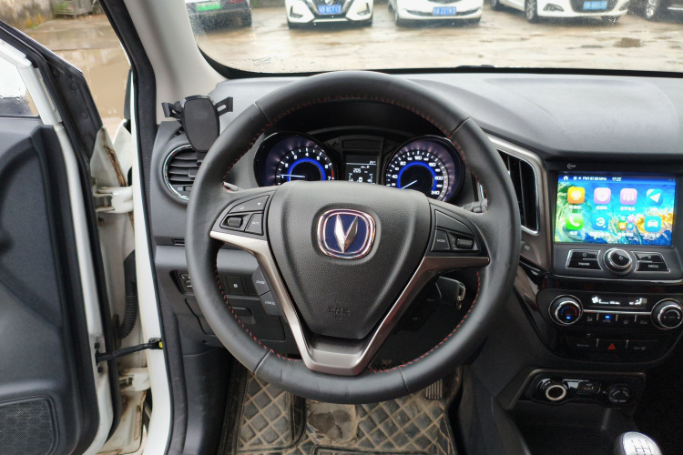 Changan CS15 2018 صورة سيارة #11