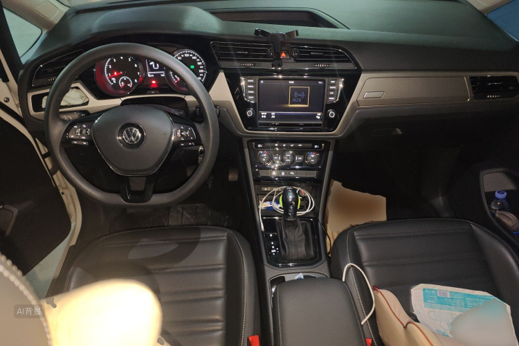 Volkswagen Touran 2018 car image #11